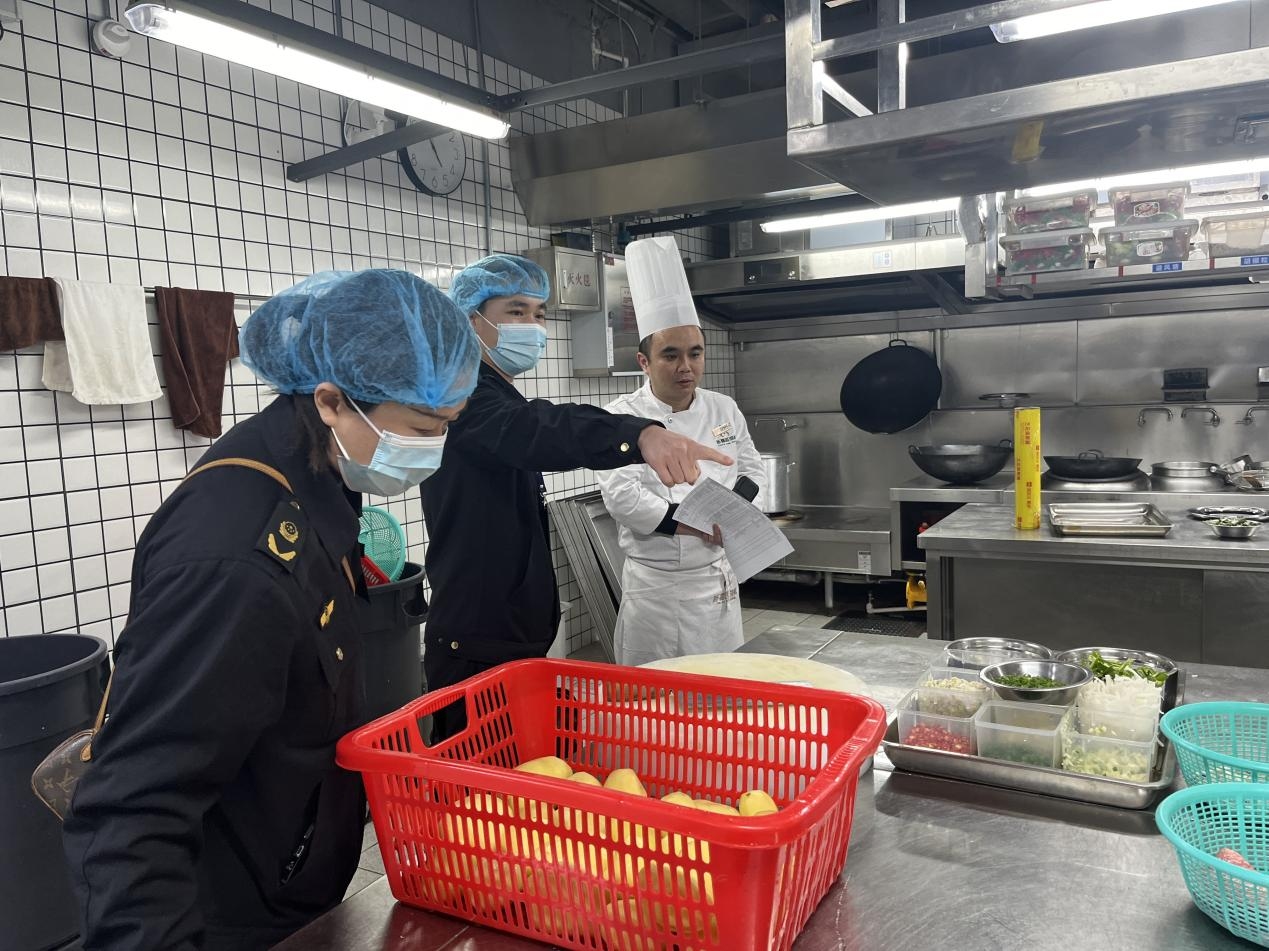 赣州市章贡区市场监督管理局章江分局开展“年夜饭”专项检查