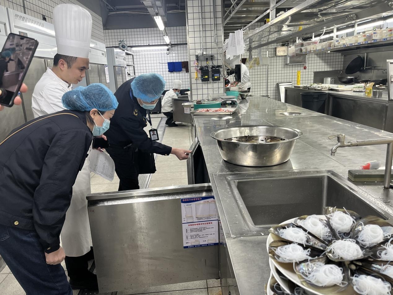 赣州市章贡区市场监督管理局章江分局开展“年夜饭”专项检查