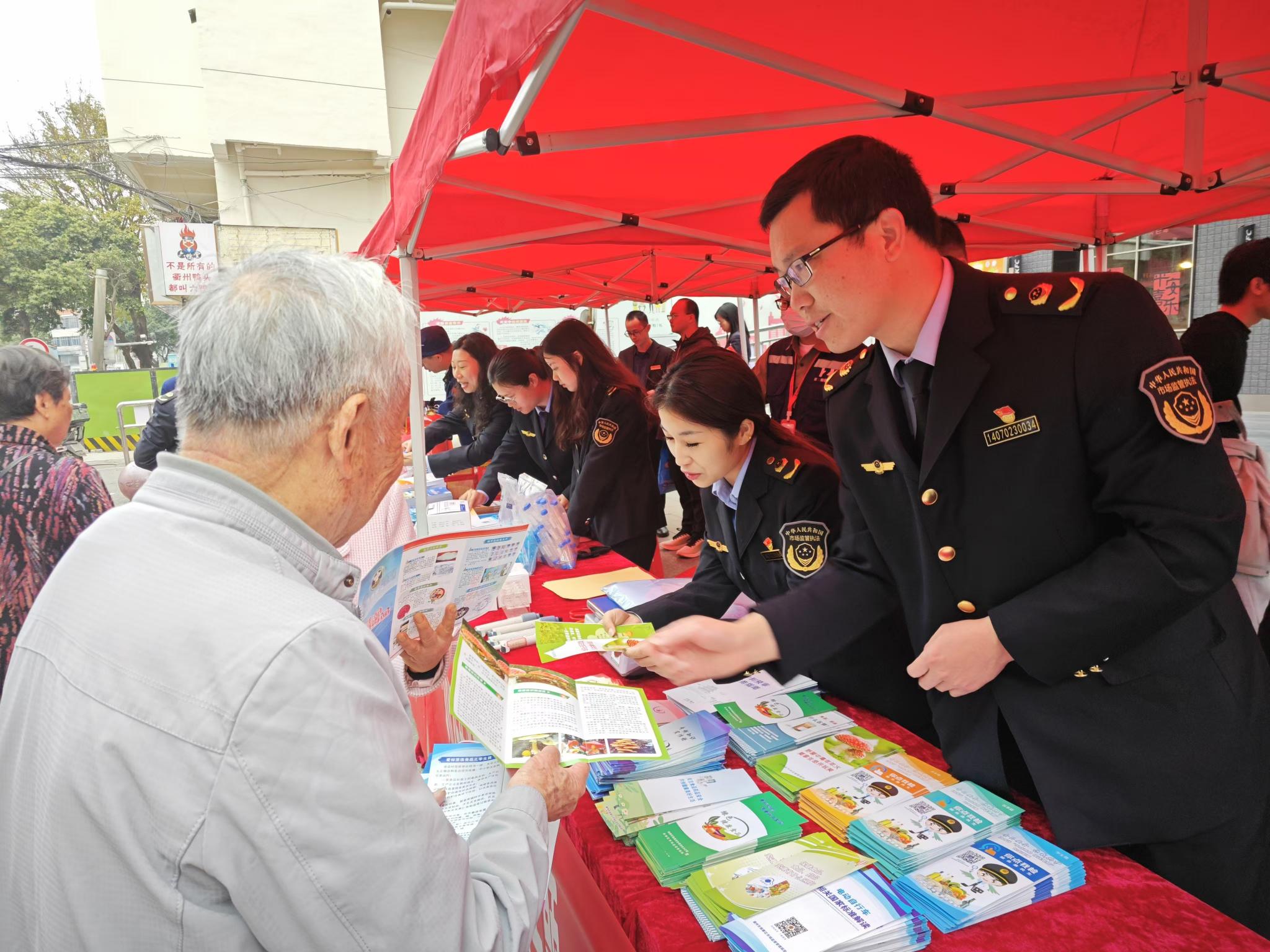 赣州市南康区市场监管局开展“你送我检”食品快检活动 共筑食品安全防线