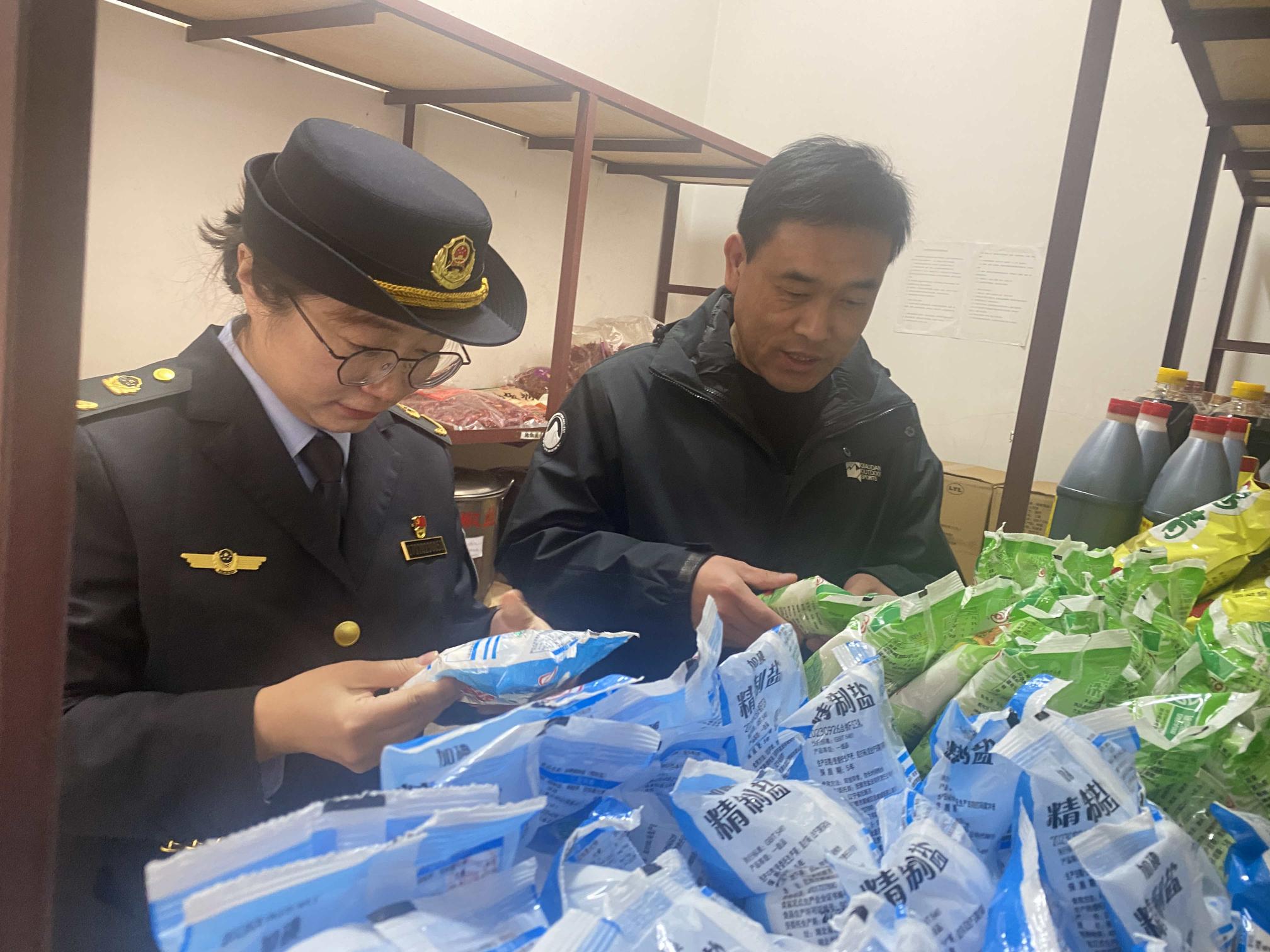 吉林市市场监督管理局龙潭分局联合教育局开展学校食堂食品安全检查暨食品安全宣传讲座