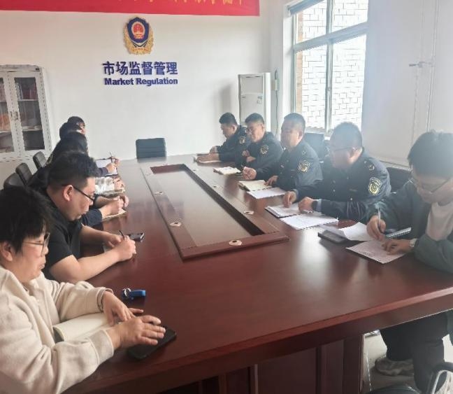 河北望都县市场监督管理局聚焦消费投诉热点、焦点、重点问题召开行政约谈会