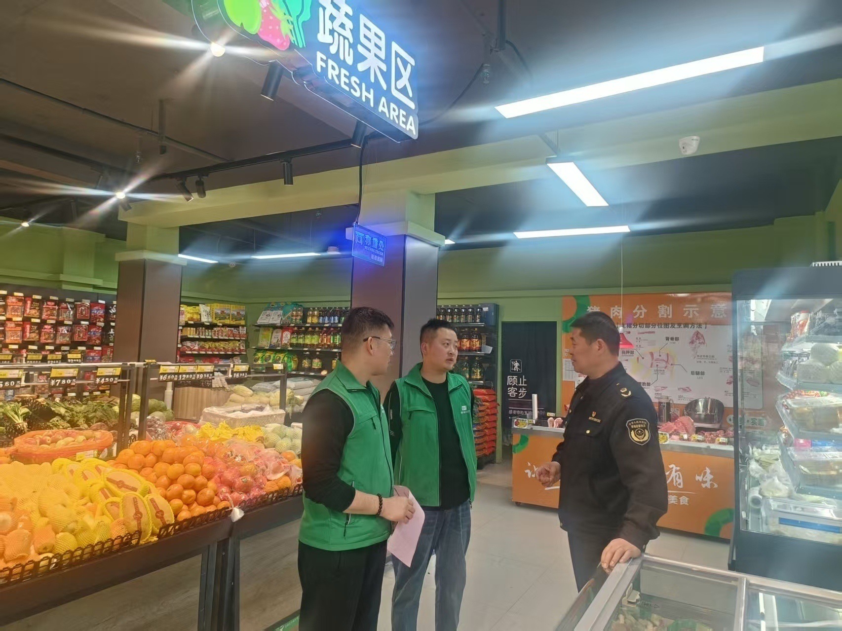 张掖市甘州区北街市场监管所开展节前市场价格检查