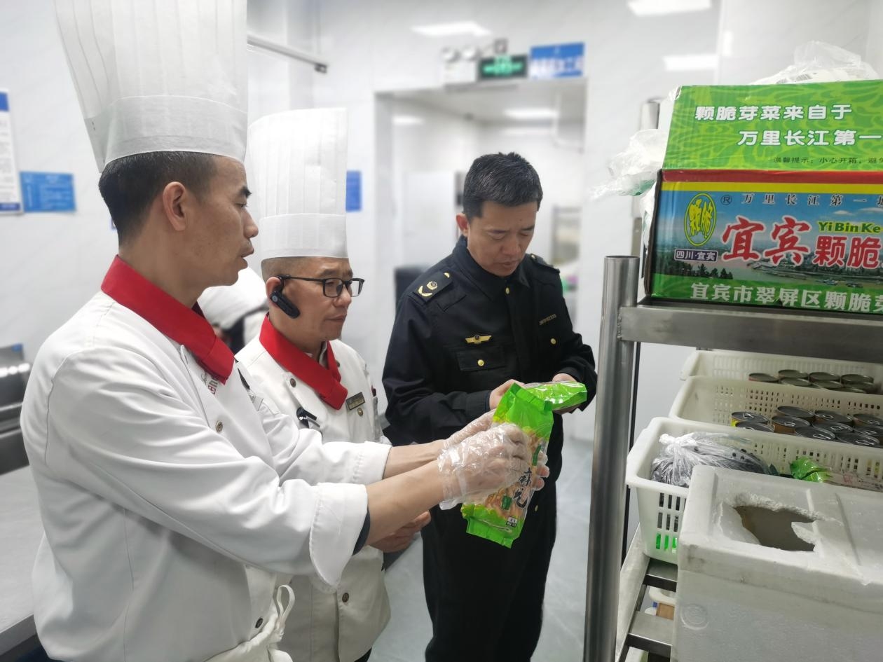 张掖市甘州区北街市场监管所开展“五一”节前食品安全专项检查，全力保障群众饮食安全