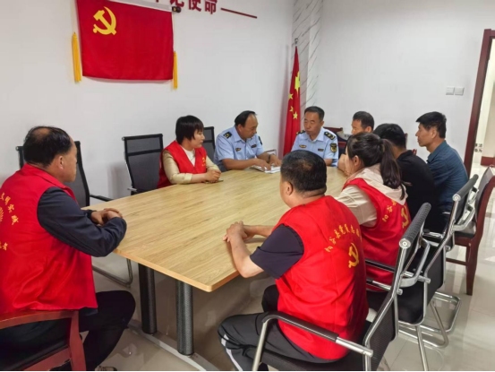 聊城市阳谷县市场监管局机关党支部组织开展党员进社区“双报到”及食品安全宣传等活动
