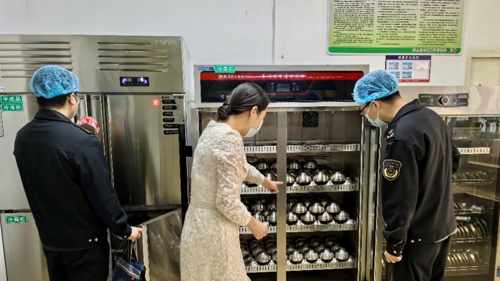 甘肃武山县市场监管局扎实开展养老托幼机构食品安全检查 筑牢“一老一小”食品安全防线