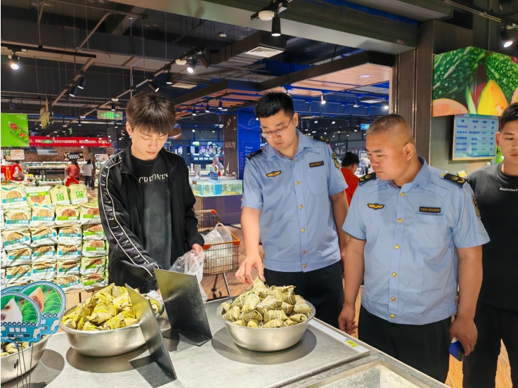 保定市满城区市场监督管理局开展端午节前食品安全专项检查，严把粽子等节令食品质量关