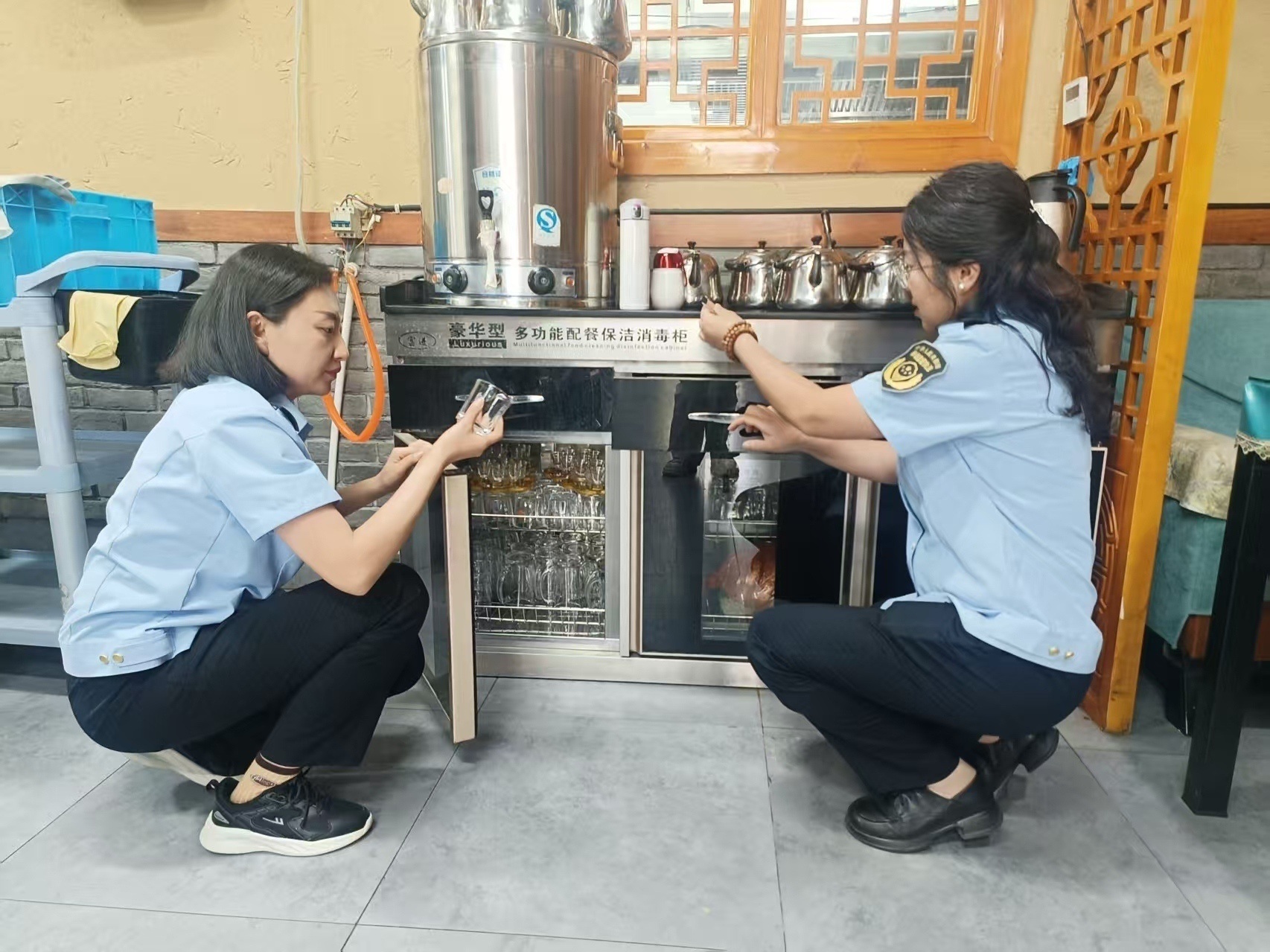 张掖市甘州区北街市场监管所开展餐饮单位清洗消毒设施设备专项检查